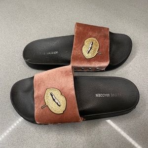 Women’s slides 2 for 1 !!!